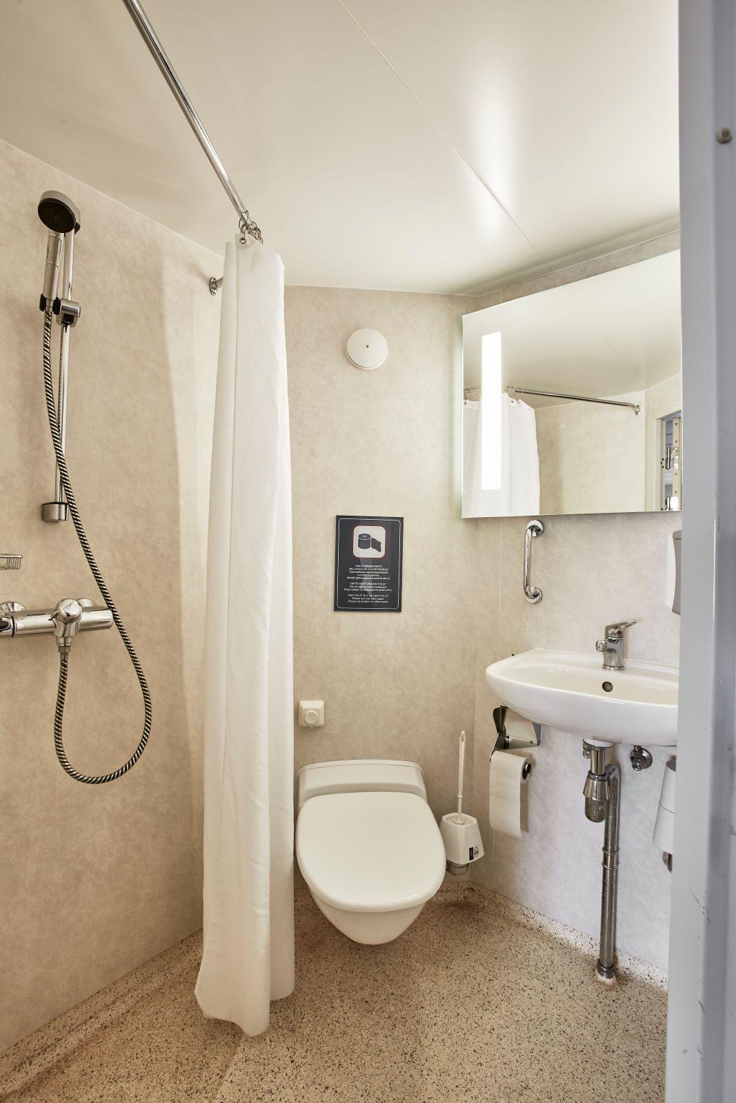 Junior Suite twin bed+bunk, deck 4